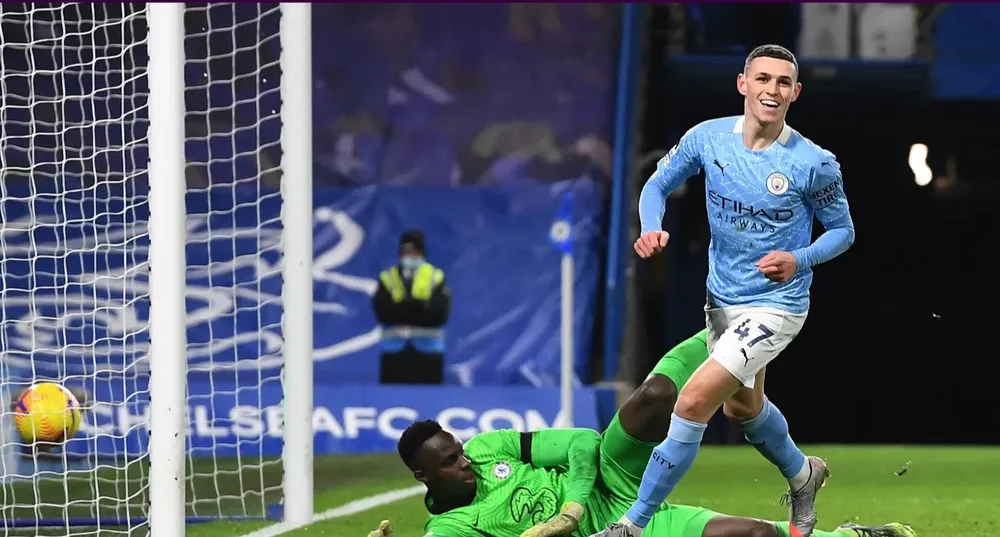 Phil Foden tung lưới Chelsea trong trận thằng 3-1 hồi tháng 1