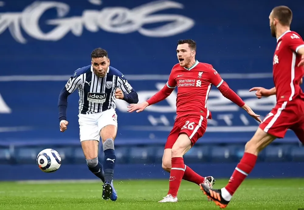 Thủ thành Alisson ghi bàn phút cuối, Liverpool sống lại hy vọng tốp 4 ảnh 1