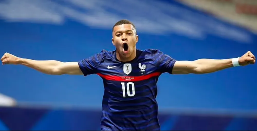 Benzema “tự hào” trở lại giúp Pháp đánh bại Xứ Wales ảnh 1