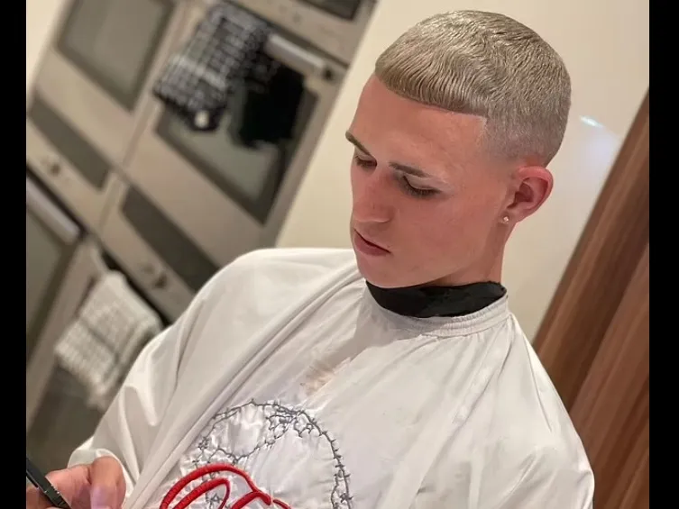 Phil Foden tìm kiếm vận may bằng mái tóc Pasul Gascoigne