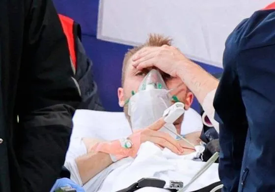 Christian Eriksen hồi tỉnh sau 13 phút cấp cứu ca trụy tim