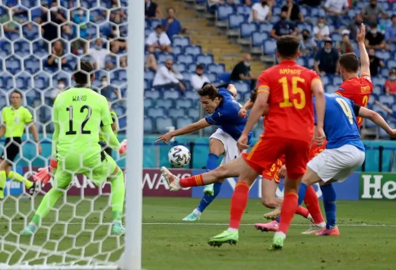 Ciesa tung cú sút cận thành