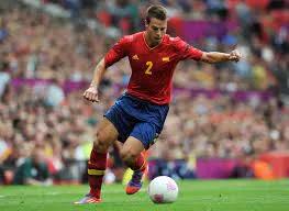 Ce2sar Azpilicueta chờ cơ hội ra sân