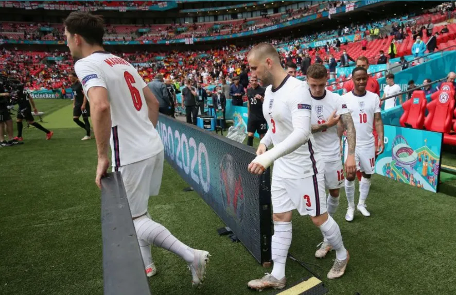 Tuyển Anh đang làm đảo quốc sục sôi bầu không khí bóng đá