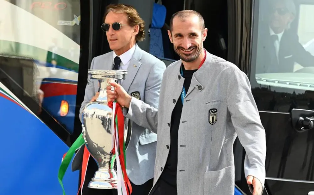 Italia chào đón những người hùng Euro trở lại Rome ảnh 2