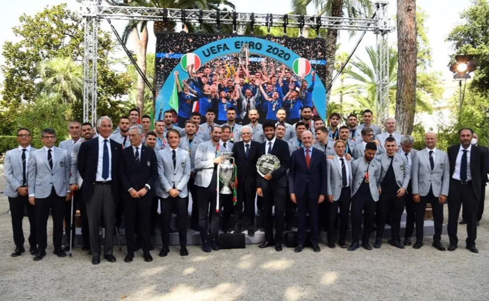 Italia chào đón những người hùng Euro trở lại Rome ảnh 3