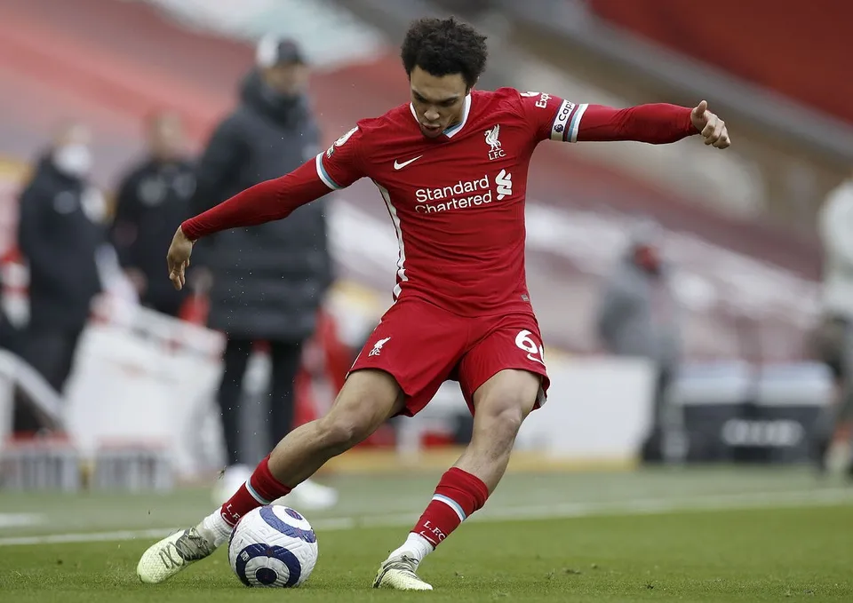 Alexander-Arnold với những quả tạt danh tiếng của mình