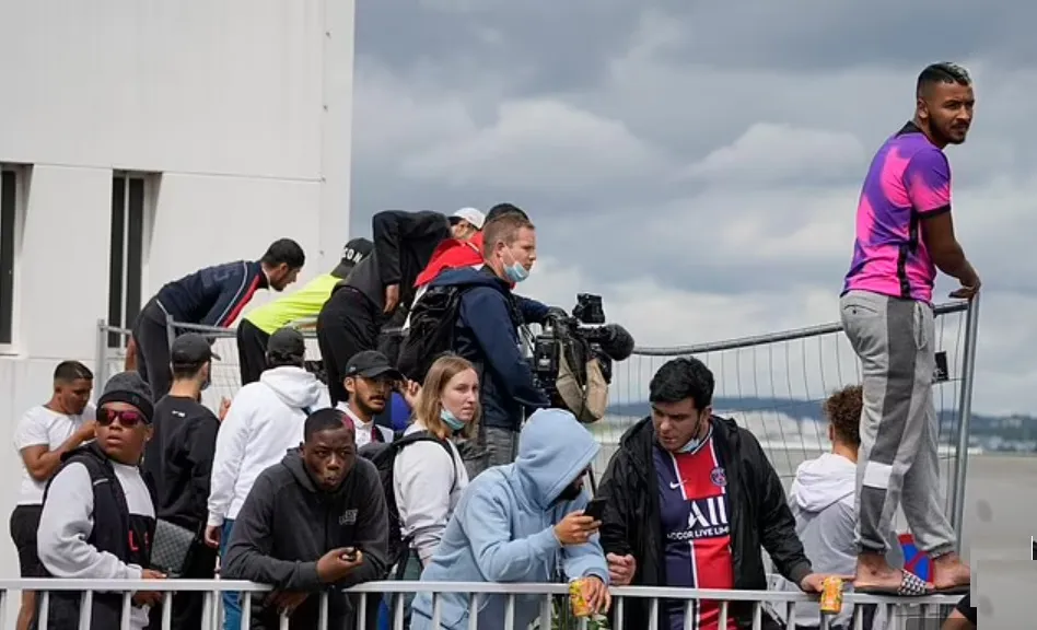 PSG rao bán 10 ngôi sao để cắt giảm bảng lương 256 triệu bảng, sẵn sàng chờ đón Messi gia nhập ảnh 1