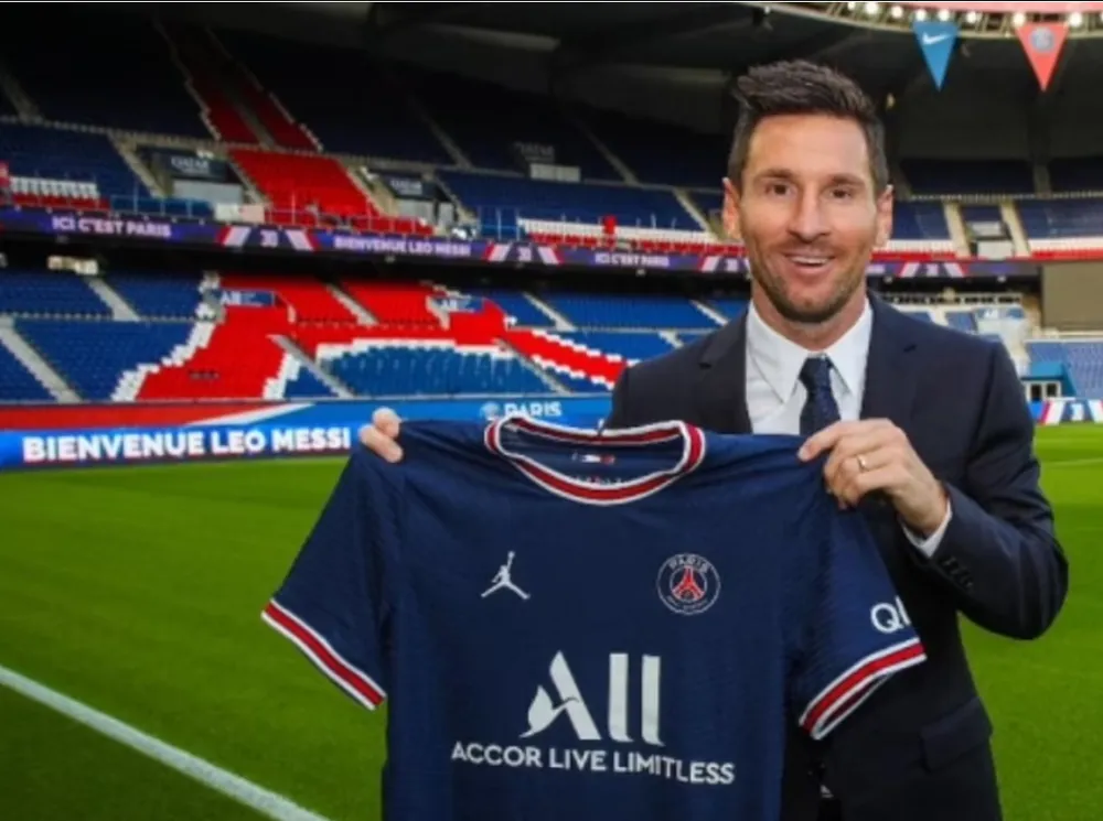 Messi giới thiệu chiếc áo PSG ở Parc des Princes