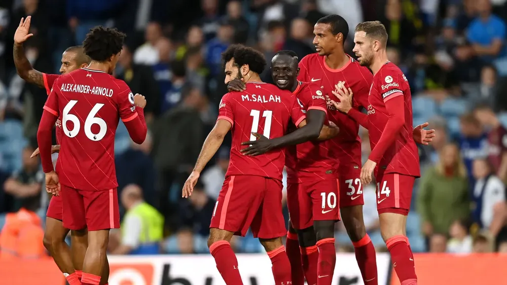 Salah ăn mừng bàn thắng của Sadio Mane