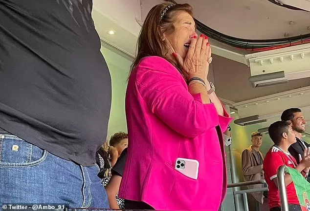 Mẹ Ronaldo rơi nước mắt khi chứng kiến CR7 ghi cú đúp ở Old Trafford ảnh 1