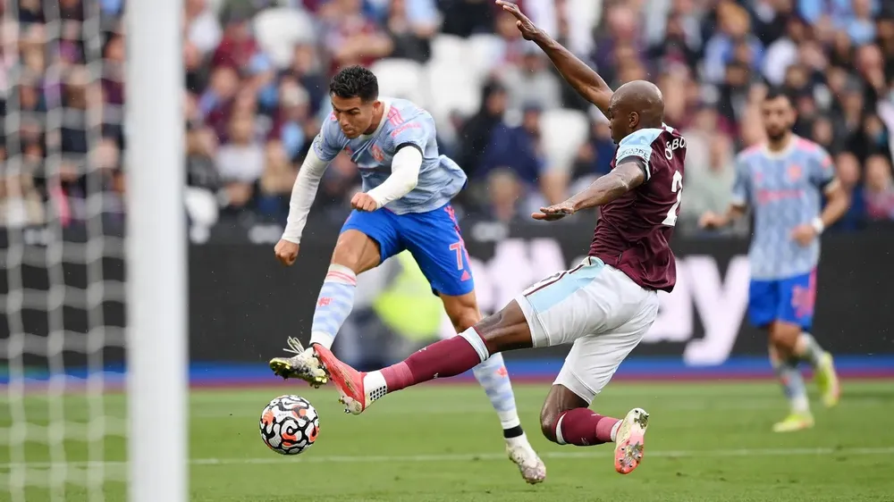 Ronaldo đang phi như bay ở tuổi 36 ảnh 1