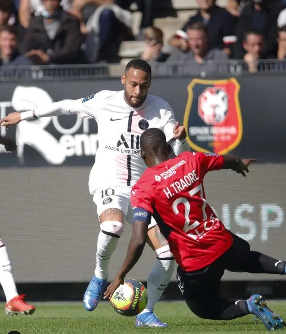 PSG thất thủ với Mbappe, Neymar và Messi trên sân ảnh 1