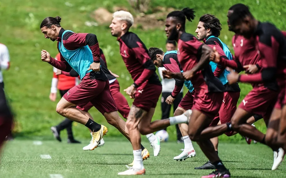 Ibrahimovic đang hồi phục sau ca phẫu thuật