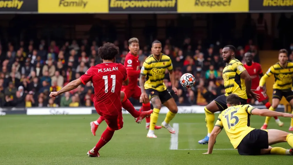 Mo Salah hiện thời xuất sắc hơn Messi lẫn Ronaldo ảnh 3