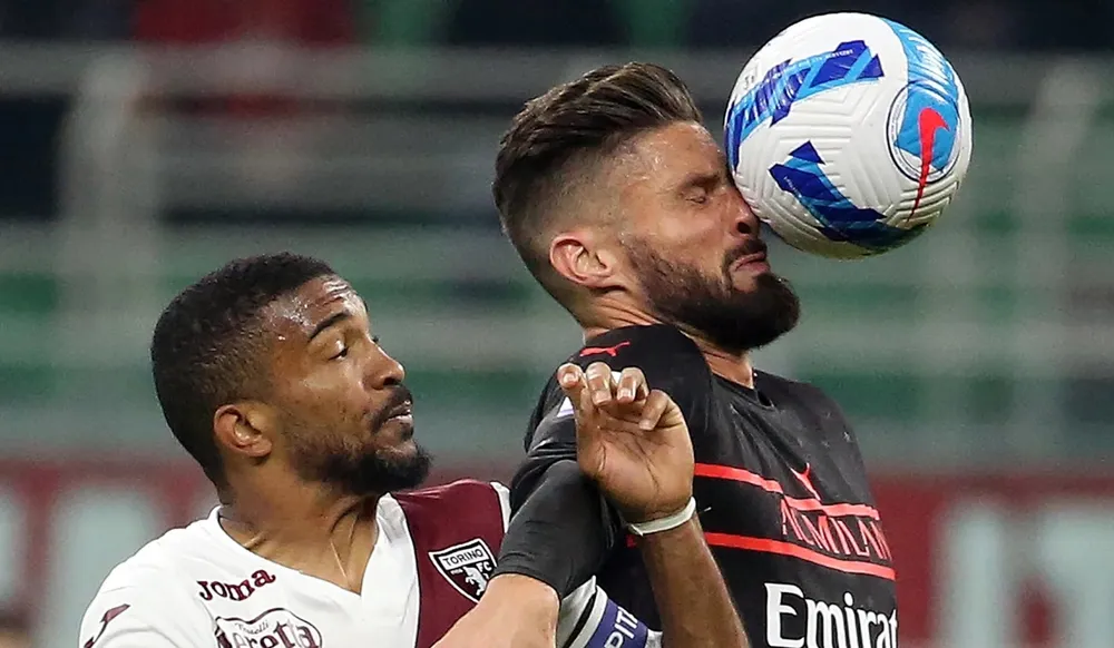 Olivier Giroud ghi bàn quyết định chiến thắng Torino