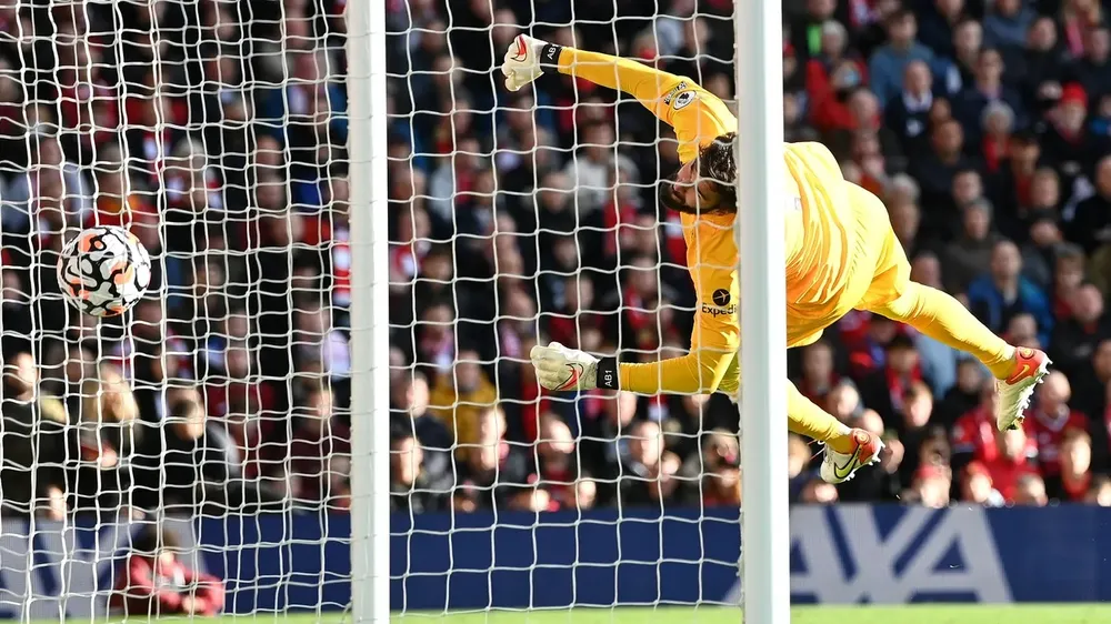 Bàn thua bất ngờ của Alisson đã giúp Brighton quật khởi trở lại