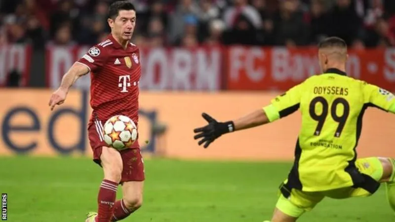 Pha ấn định tỷ sỐ 5-2 của Lewandowski