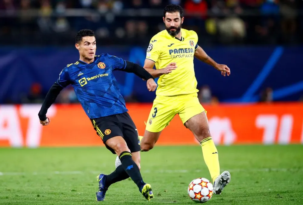 Ronaldo và Sancho giúp Quỷ đỏ đánh chìm Tàu ngầm vàng ảnh 1