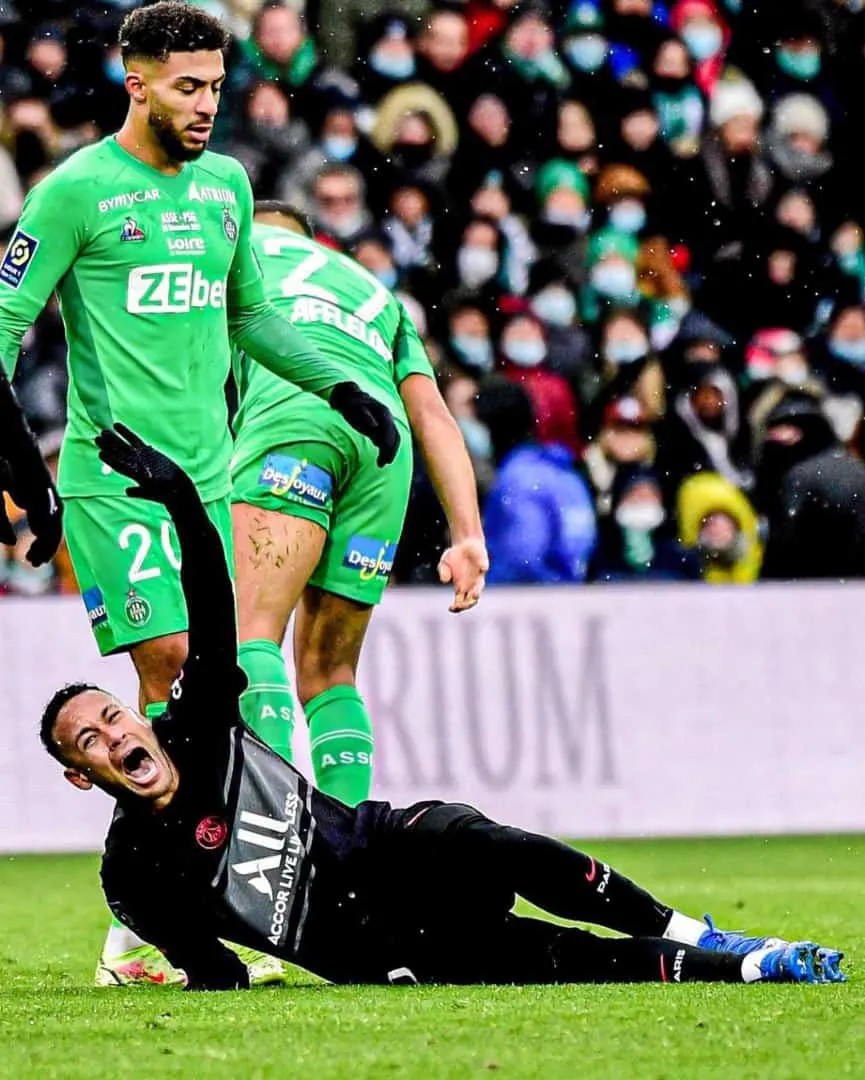 Neymar chấn thương mắt cá kinh hoàng, có thể nghỉ hết năm ảnh 2