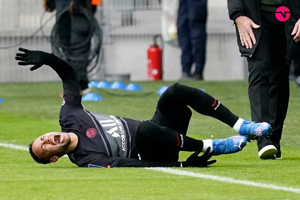 Neymar chấn thương mắt cá kinh hoàng, có thể nghỉ hết năm ảnh 1