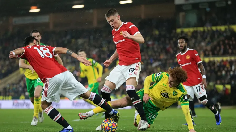 Man United bùng phát Covid-19, cầu thủ bị cách ly, trận Brenford nguy cơ phải hoãn ảnh 1