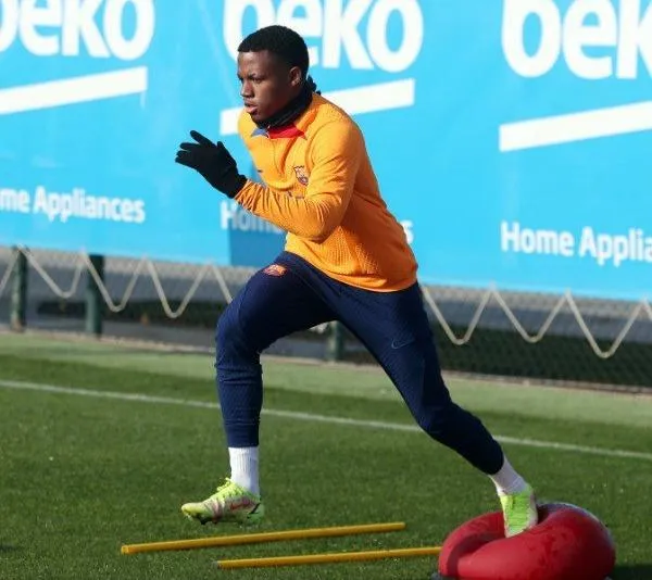 Barcelona xác nhận thần đồng Ansu Fati sẽ không phải phẫu thuật ảnh 1