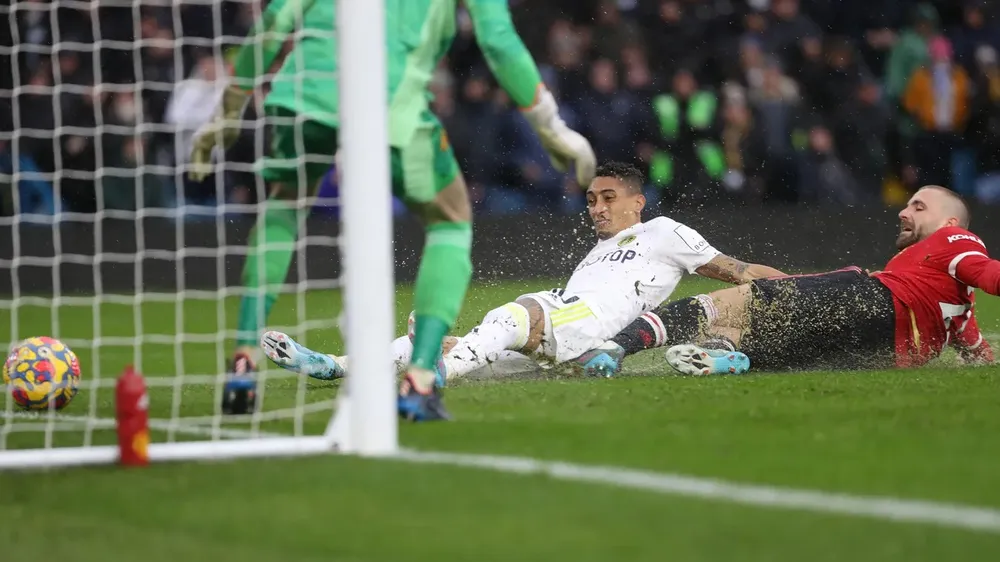 Siêu dự bị Fred và Elanga giúp Man.Utd thắng trận thủy chiến kịch tính ảnh 4