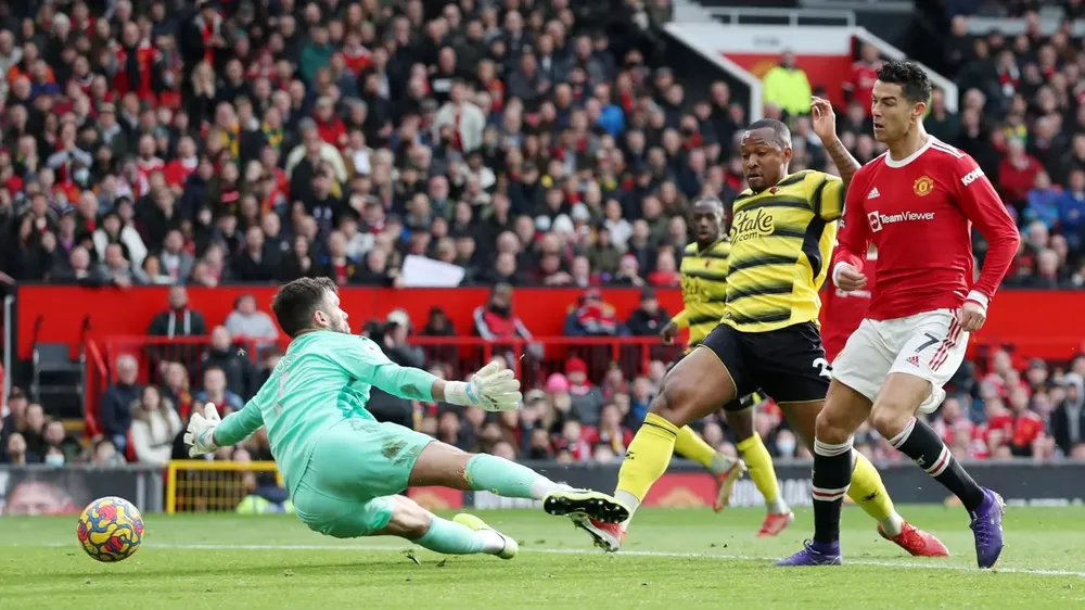 Giành điểm đầu tiên ở Old Trafford, Watford khiến Ronaldo nản lòng ảnh 2