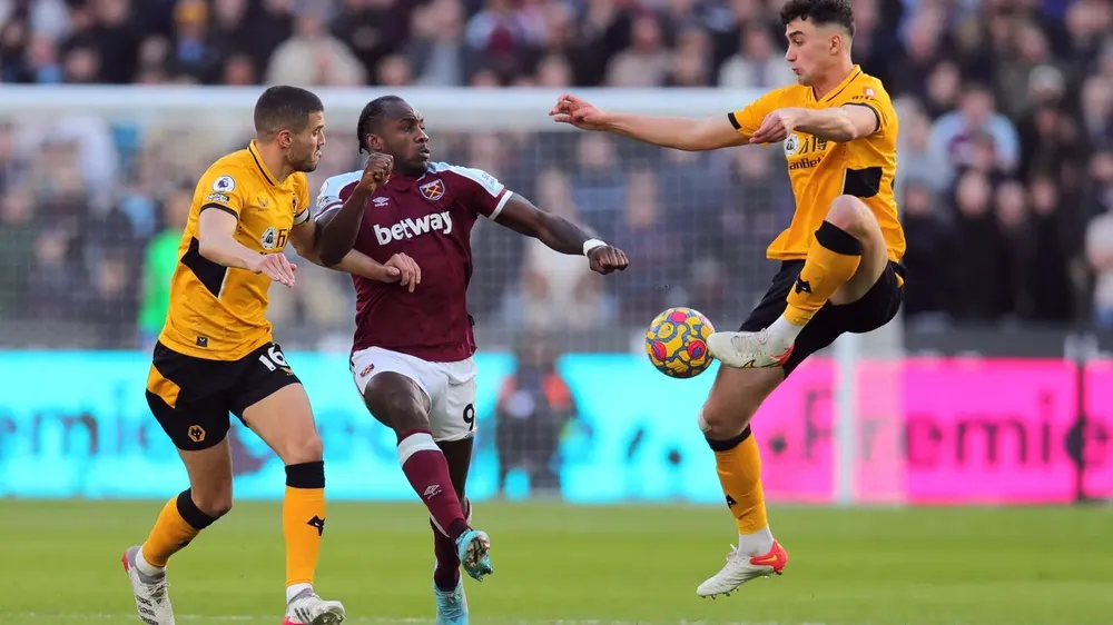 Quà sinh nhật của Soucek giúp West Ham nhấn chìm Wolves ảnh 2