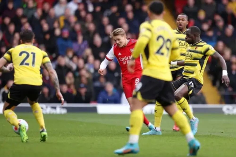 Saka, Odergaard và Martinelli nổ súng giúp Arsenal quật ngã Watford ảnh 1