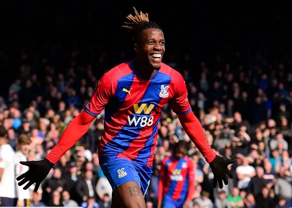 Wilfried Zaha tỏa sáng ở Wembley