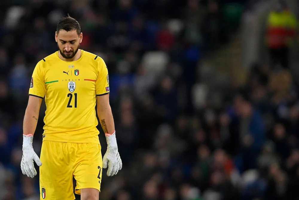 Thủ thành Gianluca Donnarumma rớt giá đến 15 triệu euro