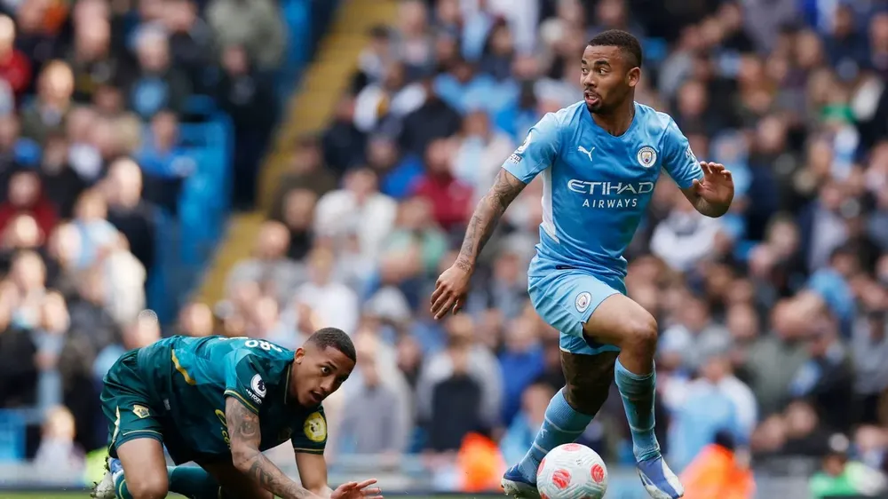 Gabriel Jesus tỏa sáng với cú poker