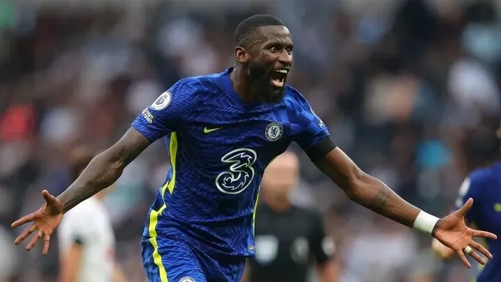 Antonio Rudiger sẽ sang Madrid mùa tới