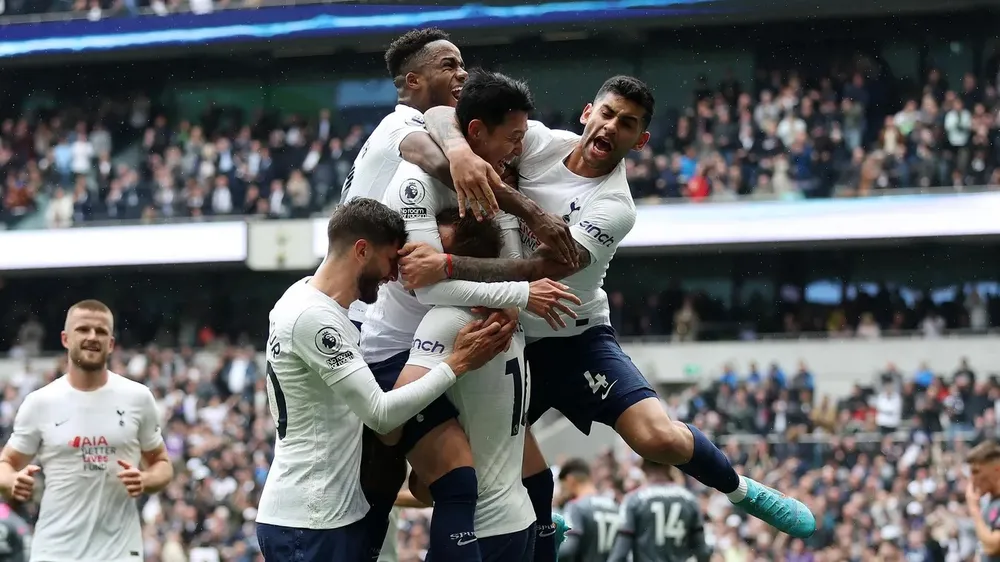 Harry Kane mở tỷ số, Son Heung-min ghi cú đúp khi Gà trống đè bẹp Bầy sói ảnh 2