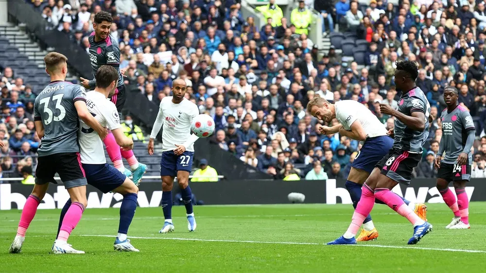Harry Kane mở tỷ số, Son Heung-min ghi cú đúp khi Gà trống đè bẹp Bầy sói ảnh 1