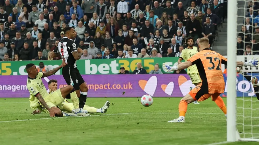 Callum Wilson ‘hoàng sợ’ khi suýt mất chiếc răng cừa trong chiến thắng Arsenal ảnh 1