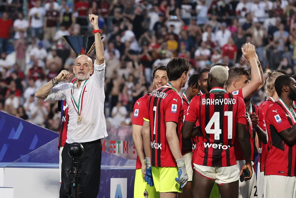 HLV Stefano Pioli quả quyết là có ai đó đạ tước chiếc huy chương nó khỏi cổ cùa ông