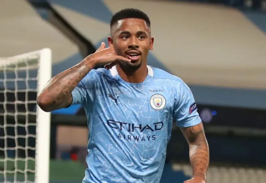 Arsenal và Chelsea đang tranh giành Gabriel Jesus