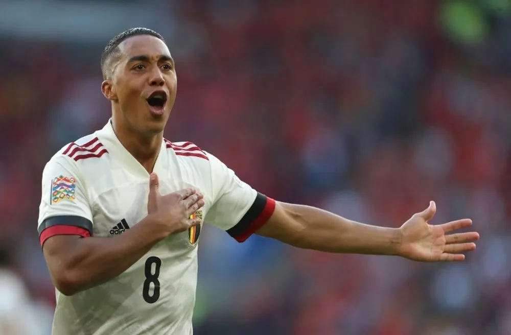 De Jong từ chối rời Barcelona, Man United quay sang quyến rũ Tielemans ảnh 1