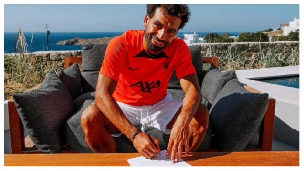Salah chính thức ký hợp đồng dài hạn với Liverpool ảnh 1