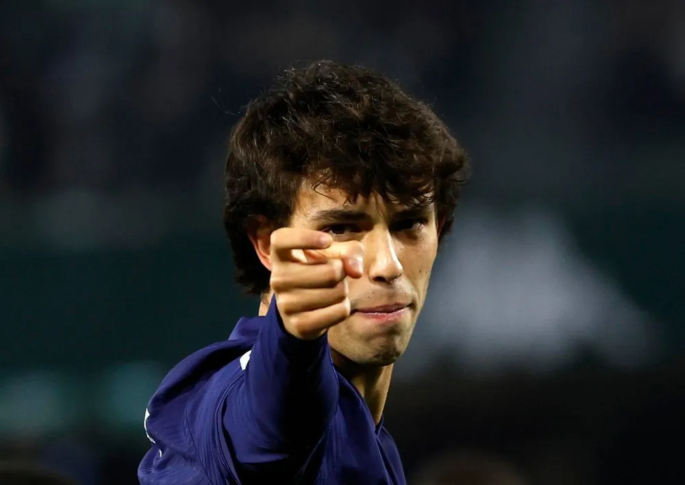 Bàn thắng muộn của Joao Felix nhấn chìm ​​10 cầu thủ Man Utd ảnh 3