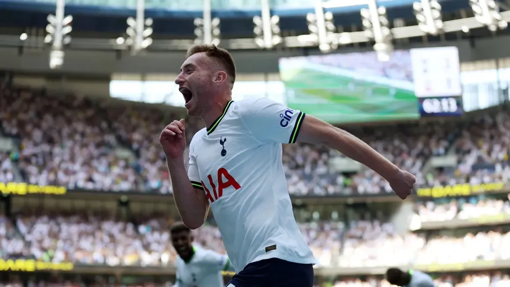 Kulusevski tỏa sáng trong ngày mở màn