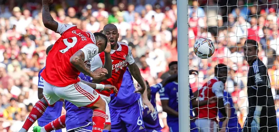 Gabriel Jesus ghi bàn thắng thứ 2 bằng quả đánh đầu