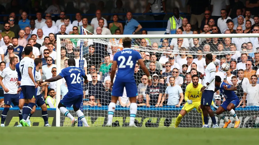 Koulibaly ghi siêu phẩm, Harry Kane đánh đầu gỡ hòa phút chót khi Conte và Tuchel đều lãnh thẻ đỏ ảnh 1