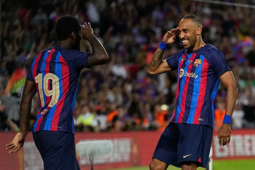 Làm thế nào gỡ rối cho Man United: Mua Casemiro hay Aubameyang? ảnh 1