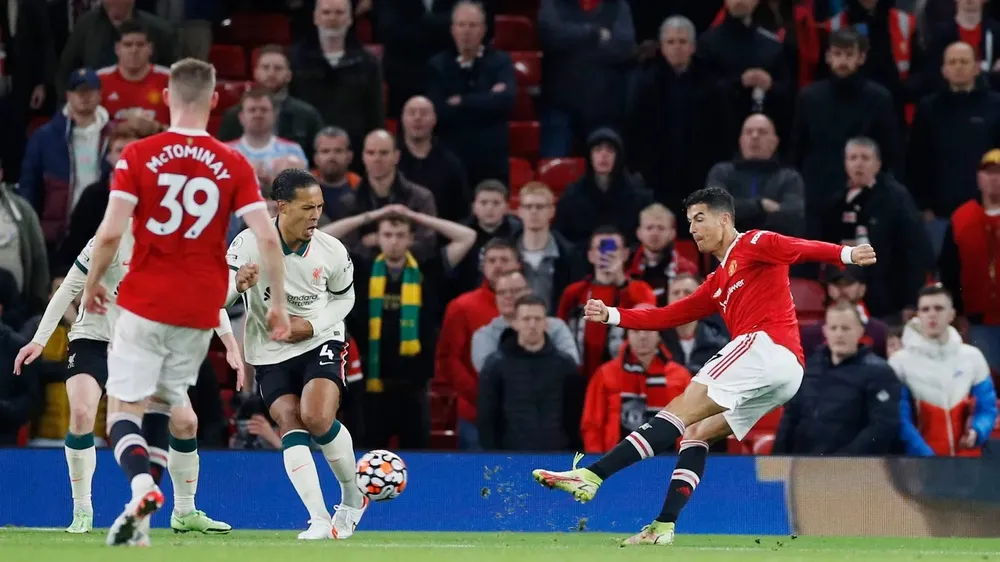 Van Dijk cảnh báo Liverpool không xem thường Man United ảnh 1