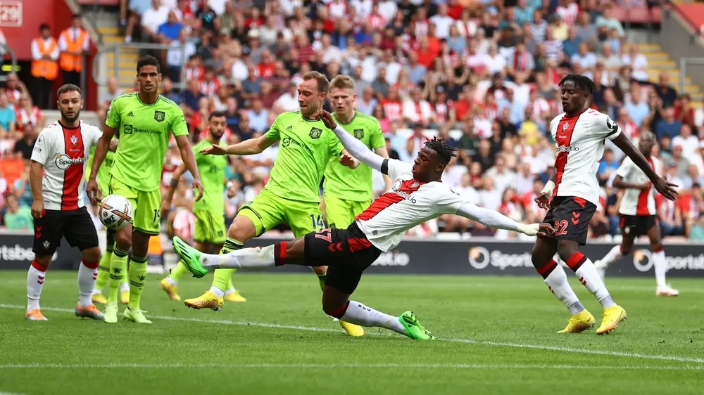 Bruno Fernandes ghi bàn, De Gea tỏa sáng trong trận ra mắt của Casemiro ảnh 2