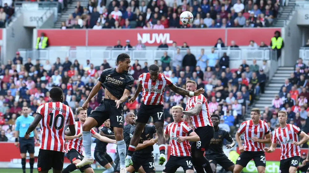 Đè bẹp Brentford, Arsenal trở lại ngôi đầu bảng ảnh 1